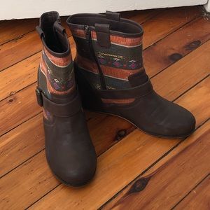 80%20 hidden wedge boots